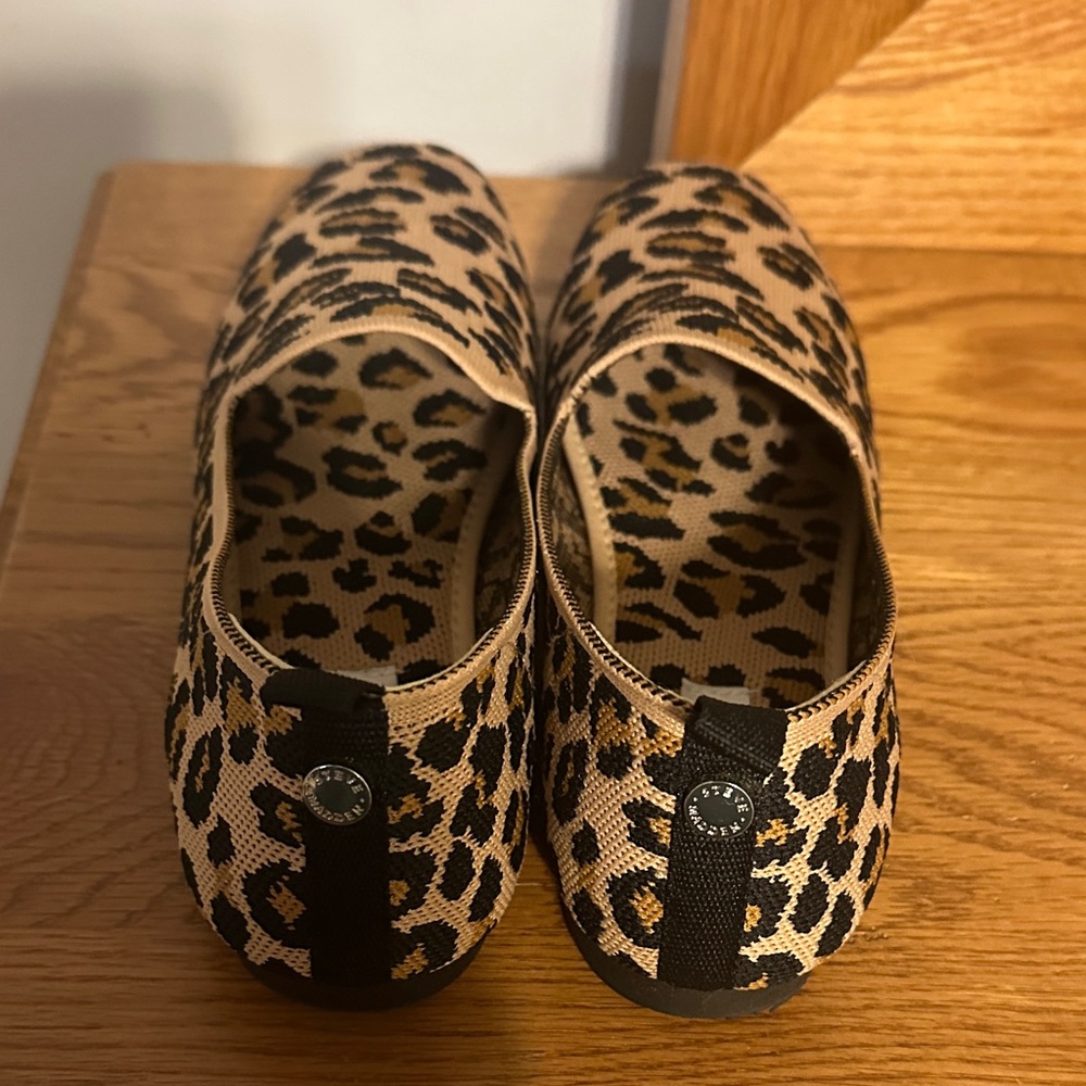 Steve Madden Tan and Black Leopard Flats - Picture 2 of 4